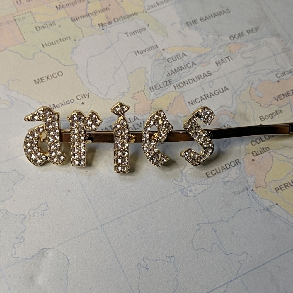 Hairpin with rhinestone paved Aries
